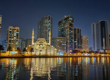 File:Night view of Al Noor Mosque.jpg ...