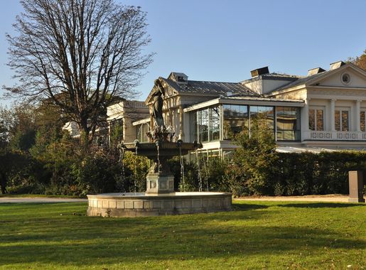 File:Jardins des Champs-Élysées Ambassadeurs 003.JPG - Wikimedia Commons