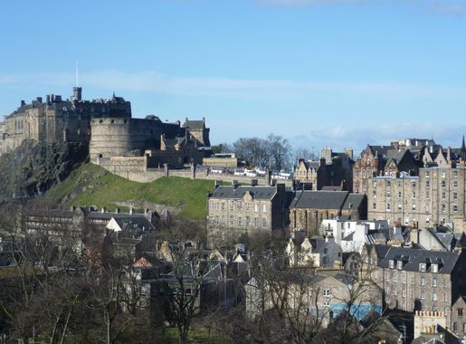 Mynd:Edinburgh Castle from the south east.JPG - Wikipedia, frjálsa  alfræðiritið