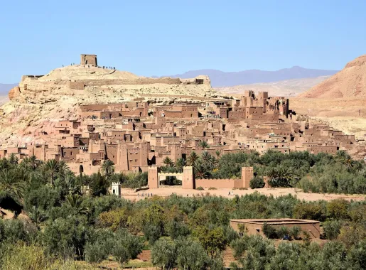File:Kasbah Ait Benhaddou, Morocco (1) (30765760583) (cropped to focus on  old town).jpg - Wikimedia Commons