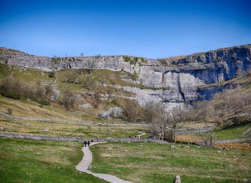 File:Malham Cove Yorkshire Dales.jpg ...