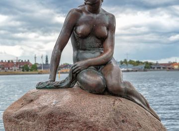 the little mermaid statue ...