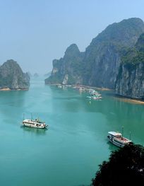 Tập tin:Ha Long Bay on a sunny day.jpg ...