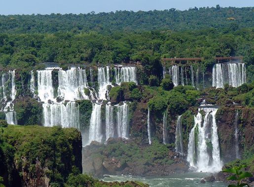 File:Iguazu Décembre 2007 - Panorama 2.jpg - Wikimedia Commons