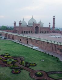 File:Badshahi Mosque - Aerial View.JPG ...