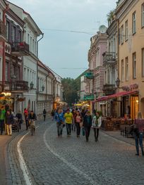 File:Pilies Street at dusk, Vilnius ...