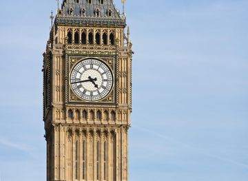File:Clock Tower - Palace of ...