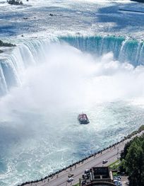 and the Hornblower Niagara Cruises boat ...