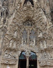 File:Exterior of the Sagrada Família (5).jpg - Wikimedia Commons
