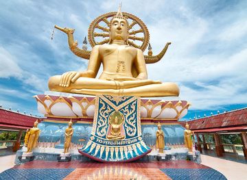 Big Buddha Temple (Wat Phra Yai).jpg ...