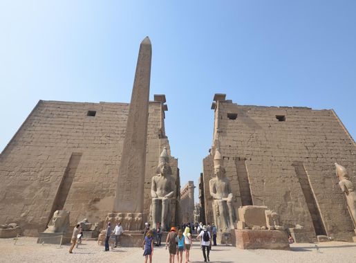 ملف:Entrance of Luxor Temple, Luxor, Egypt.JPG - ويكيبيديا