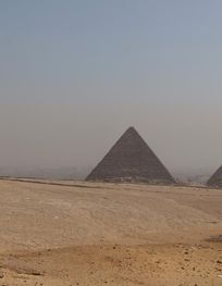 pyramids of Giza panorama 2.jpg ...