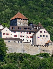 File:Schloss Vaduz (2009).jpg ...