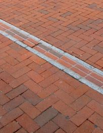File:Boston Freedom Trail path.jpg ...