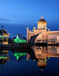 Sultan Omar Ali Saifuddin Mosque 02.jpg ...