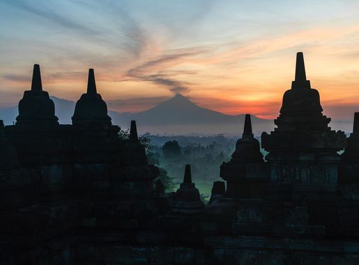 File:Sunrise over Borobudur.jpg - Wikimedia Commons